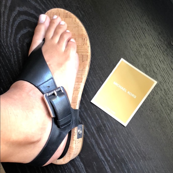 ‼️🚫SOLD🚫‼️ MK Sandals - Picture 5 of 5